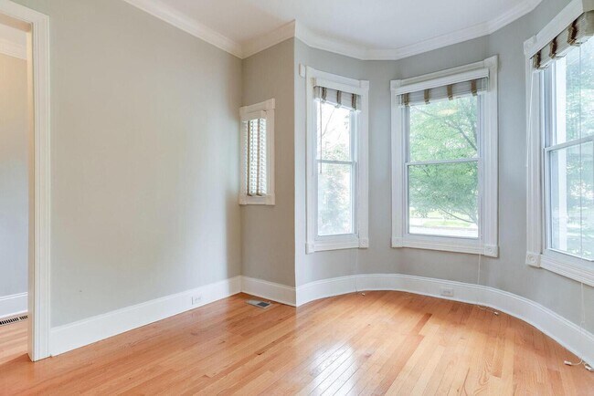 Building Photo - 1417 G St NE