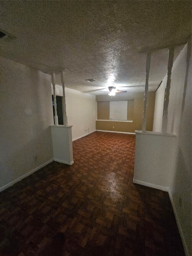 Foto del edificio - 4011 Alshire Dr