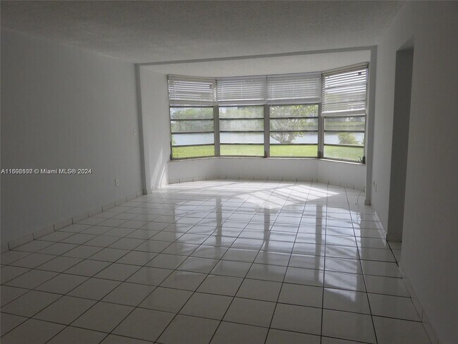 Foto del edificio - 1302 NE 191st St