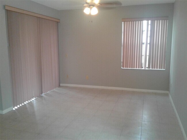 Foto del edificio - 11969 NW 11th St