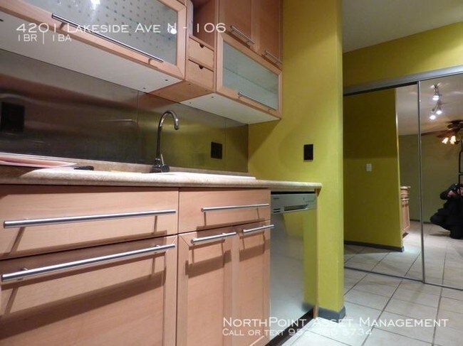 Building Photo - Beautiful Kitchen. Huge 1 bedroom condo