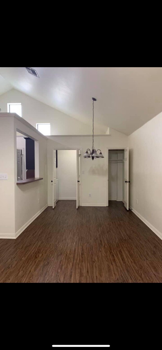 Building Photo - 420 E McKinney St