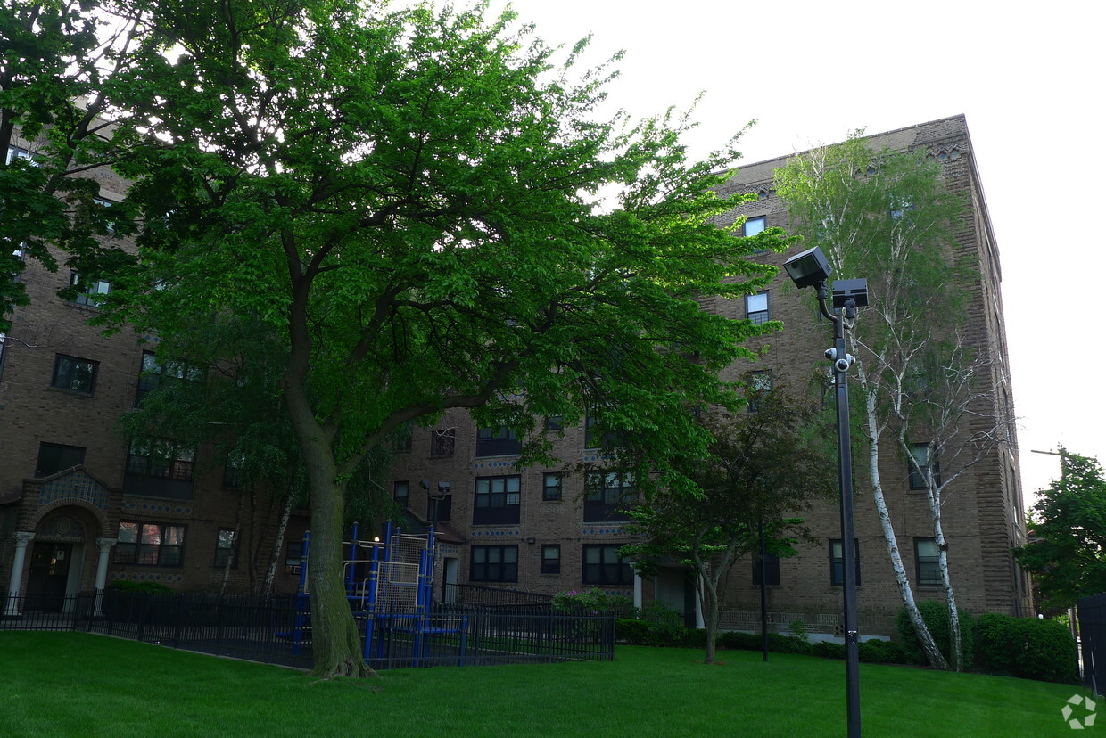 Building Photo - Gateway Apartments