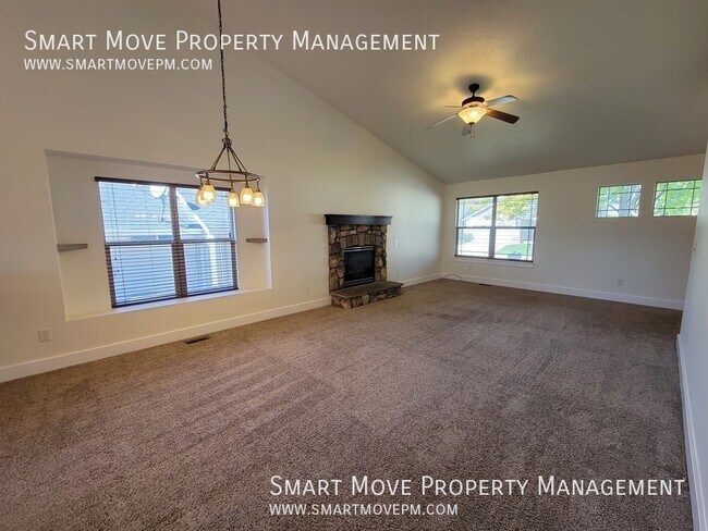 Building Photo - Cute as a Button! 3 bd Single Level with d...