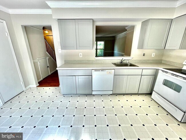 Foto del edificio - 7341 Rokeby Dr