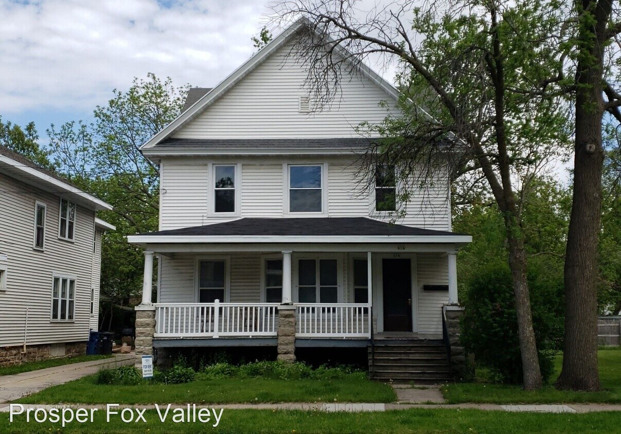 Primary Photo - 614 W Irving Ave