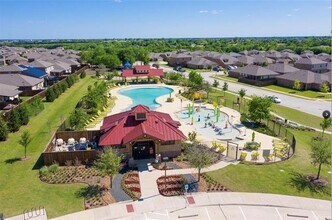 Building Photo - 604 Meadow Wood Ln