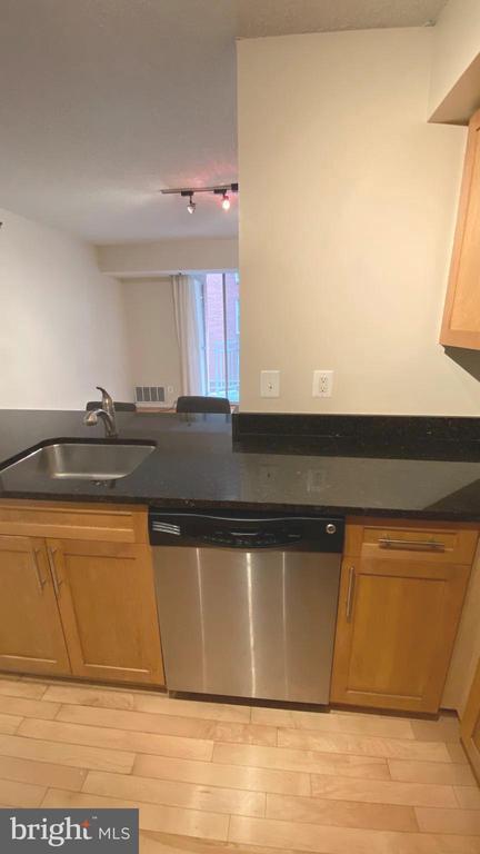 Foto principal - 7500 Woodmont Ave