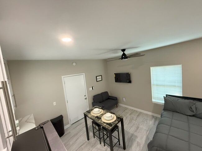 Back View - 5712 Abbey Ct