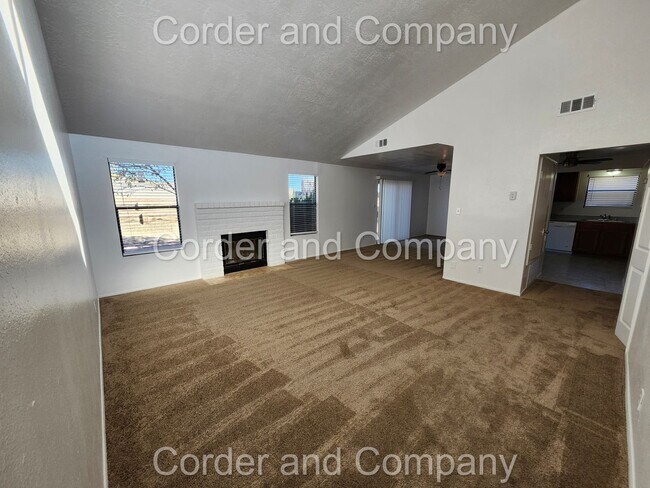 Foto del edificio - COMING SOON Nice 3 Bedroom, 1 3/4 Bathroom, 2 Car Garage and 1,452 Sq Ft. Home in Western Hills, ...