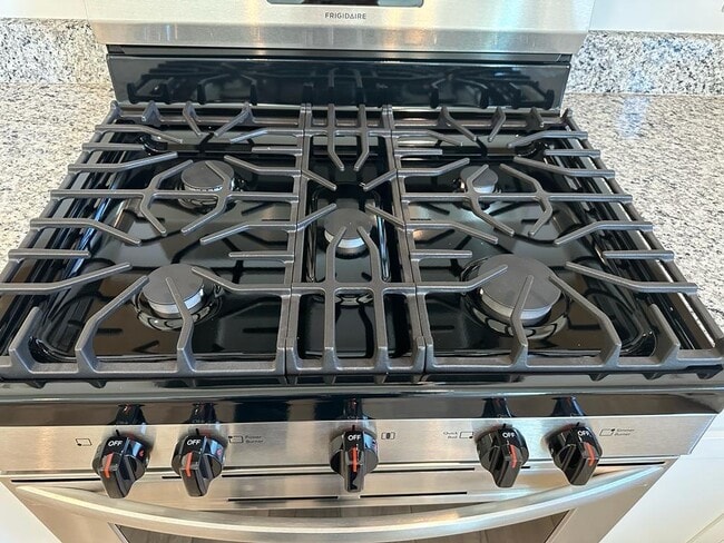 Building Photo - 768 Gelderland Dr