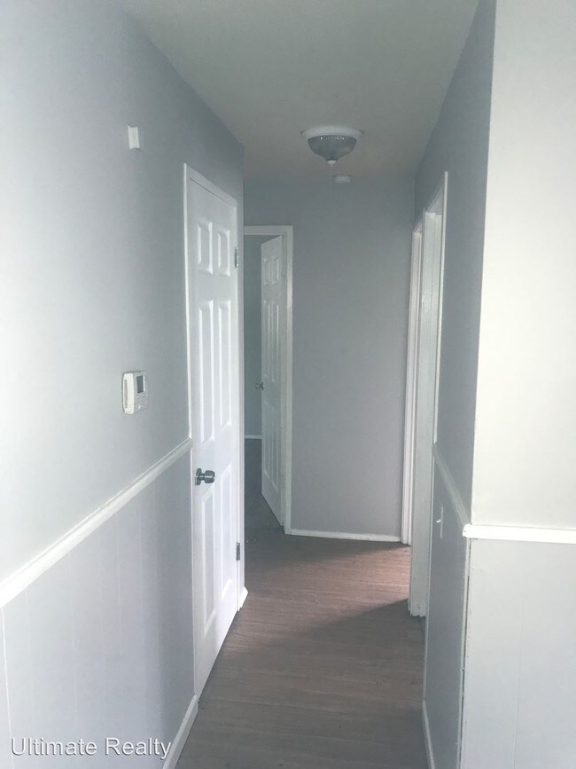 Building Photo - 3 br, 1 bath House - 10309 Reba Dr.