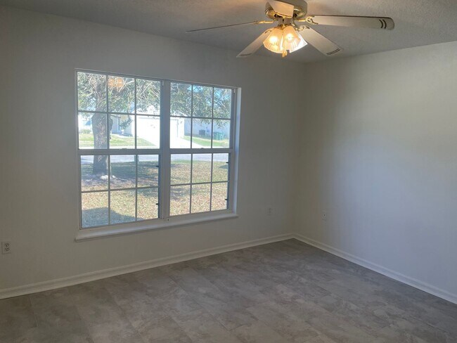 Foto del edificio - Beautiful 4/2 on a cul-de-sac in coveted S...