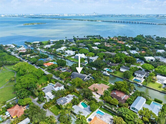 Foto del edificio - 700 Lake Rd
