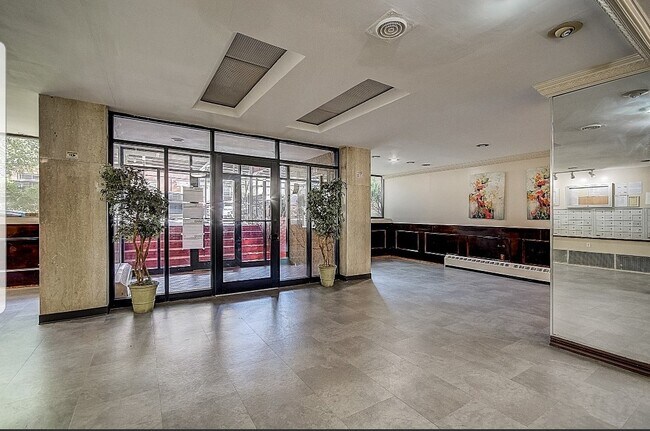 Lobby - 8470 129th St