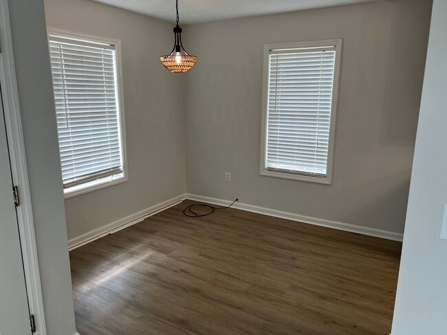 Building Photo - 508 21st Ave