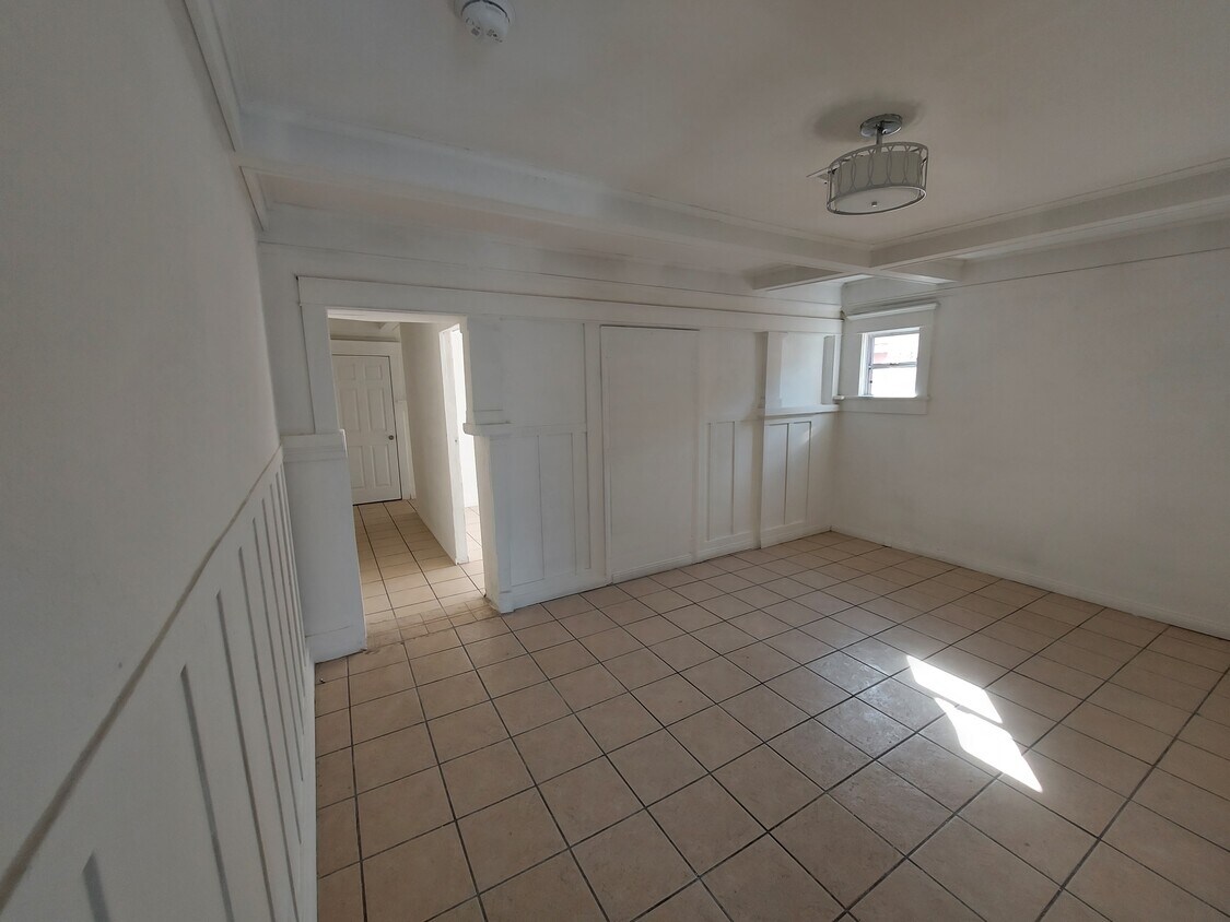 Foto principal - 1600 W 37th St