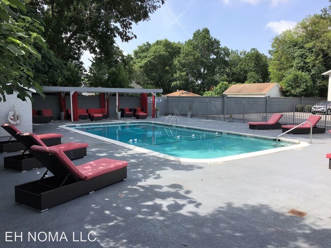 Building Photo - 2637 River Dr