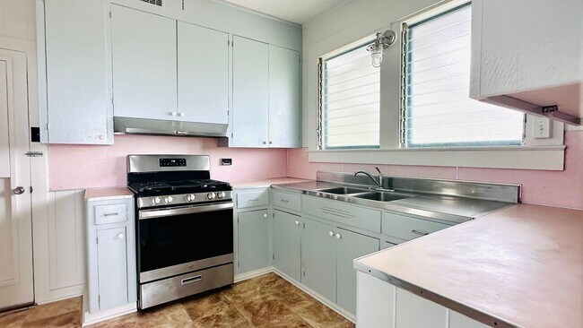 Building Photo - Charming Home in Hilo