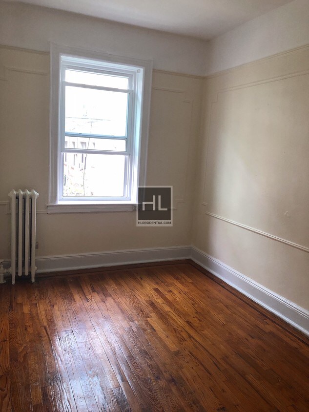 Primary Photo - 44 STREET *** OCTOBER 1st Move in !!!