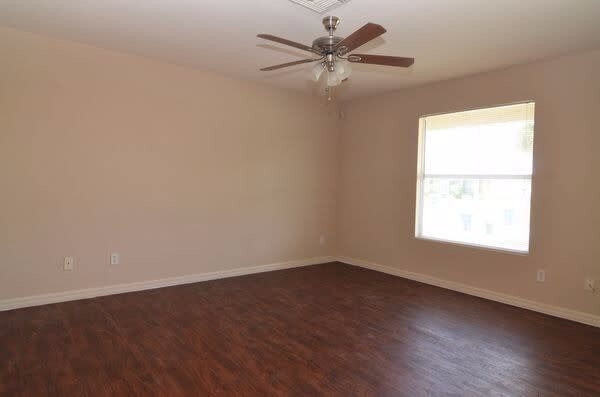 Foto del edificio - 204 Ichabod Ave S