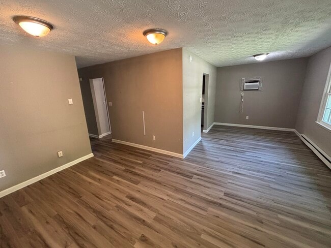 Building Photo - 330 Garden Park Dr