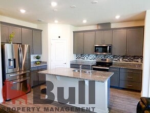 Building Photo - 3025 Green Park Dr