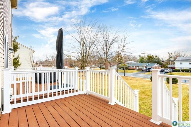 Building Photo - 1674 Best Pl