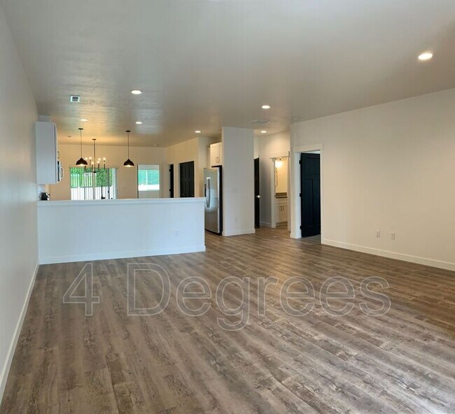 Building Photo - 1511 Metler Ln
