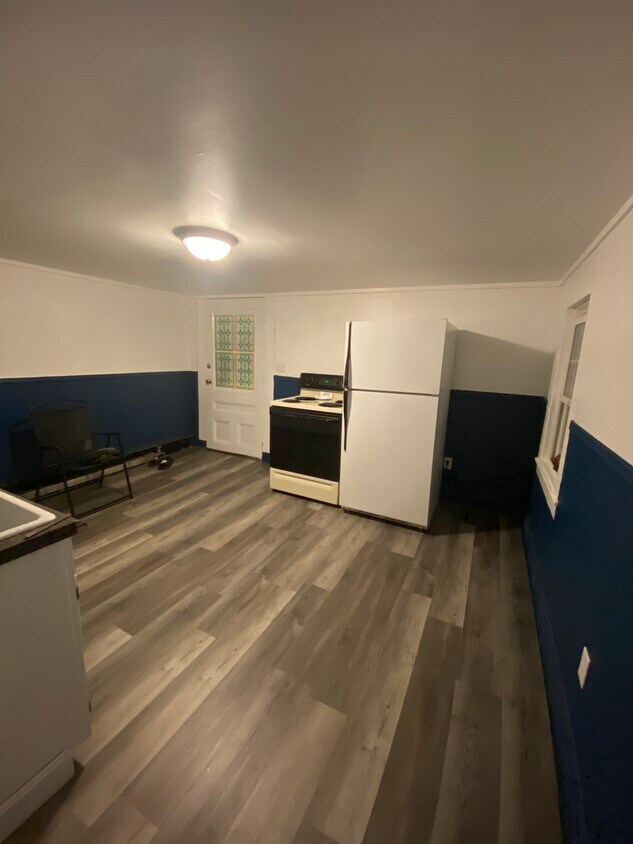 Kitchen newly renovated - 19 New York St