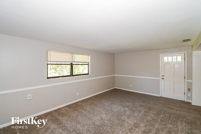 Building Photo - 8017 Santillo Dr