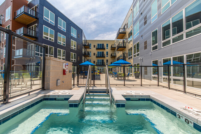 Courtyard Hot Tub - Solaris On Main, LLC