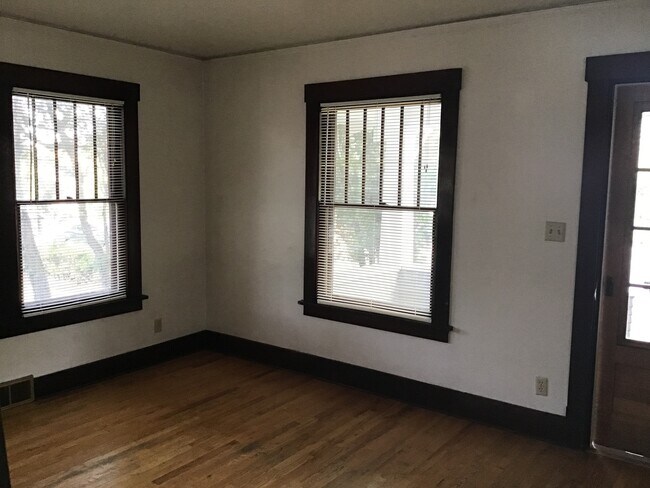 Building Photo - ADA322