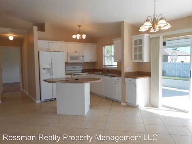 Foto del edificio - 3 br, 2 bath House - 2721 SW 12 Ave