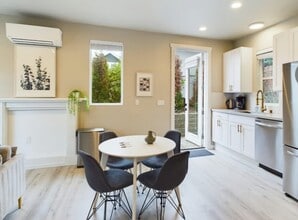 Building Photo - 529 20th Ave