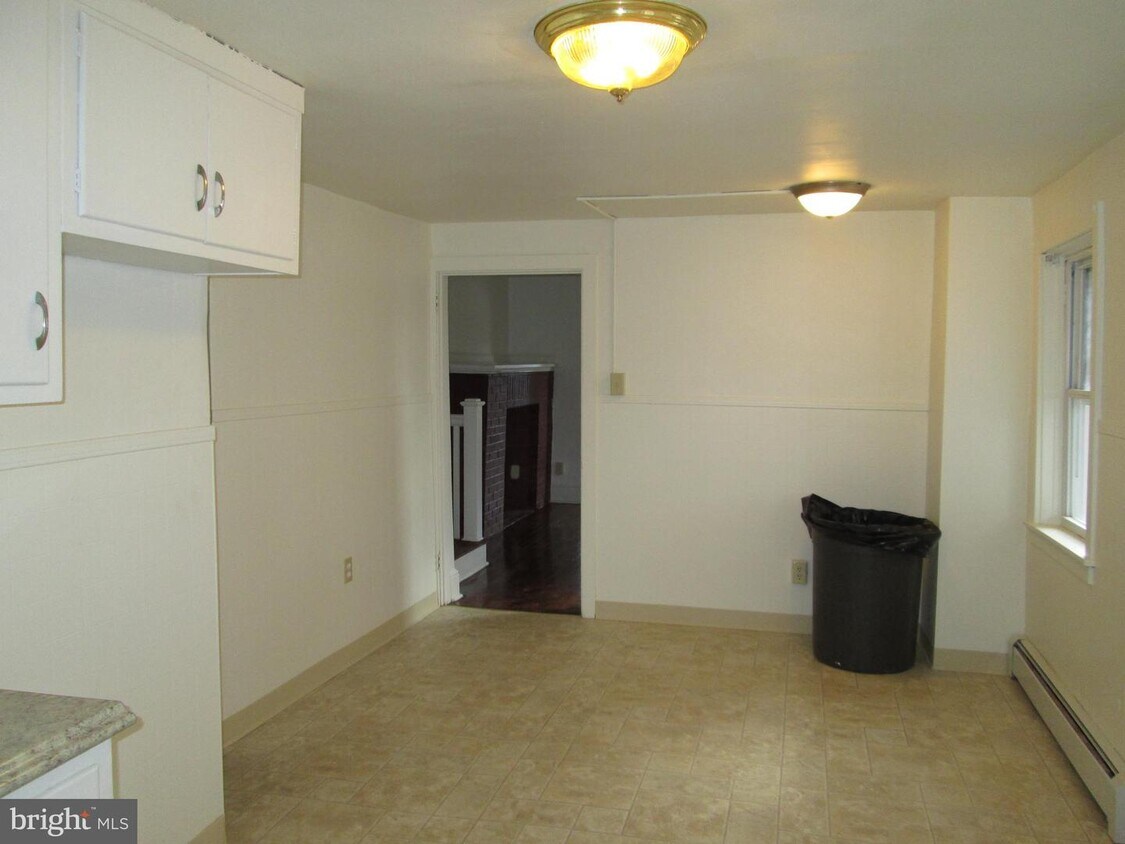 Foto principal - 121 E Main St