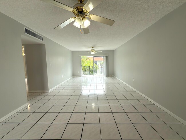 Living Room - 805 W Oakland Park Blvd