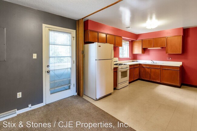 Building Photo - 3 br, 2 bath House - 489 Toledo St.