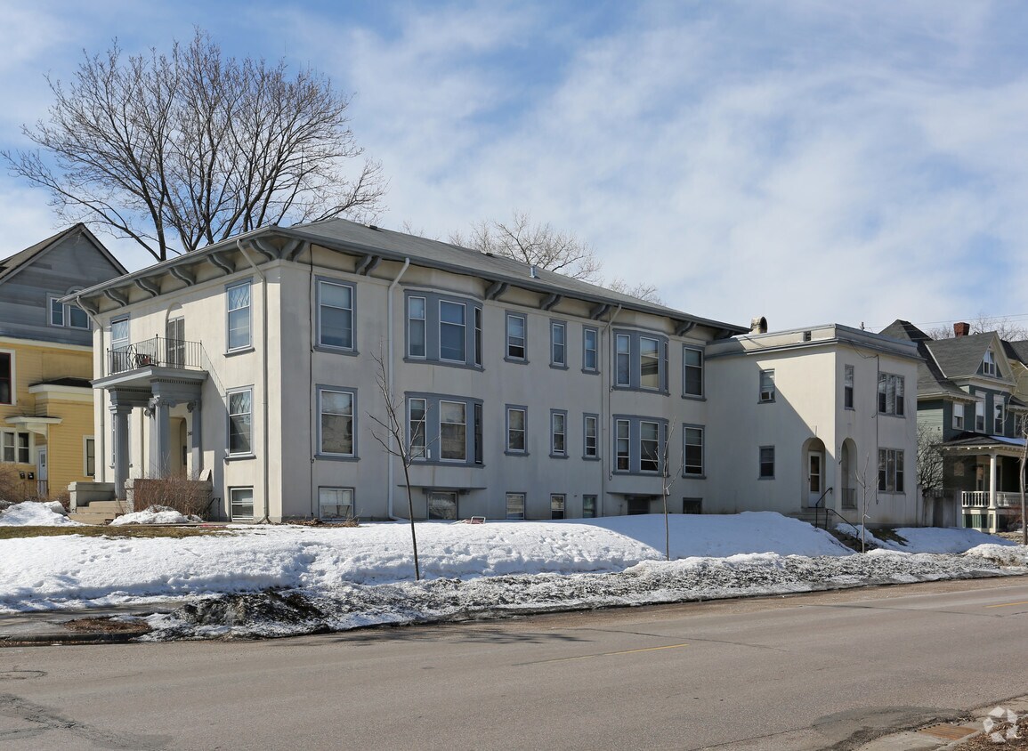 Foto del edificio - 2400 Aldrich Ave S