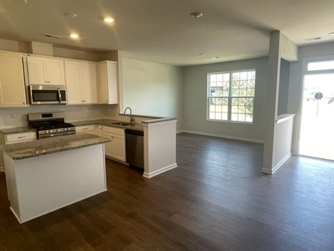 Foto del edificio - !!! Coming Soon!!! Stunning Townhome for Lease! Available 4/5/26