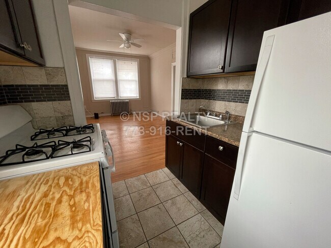Foto del edificio - 1367 W Estes Ave