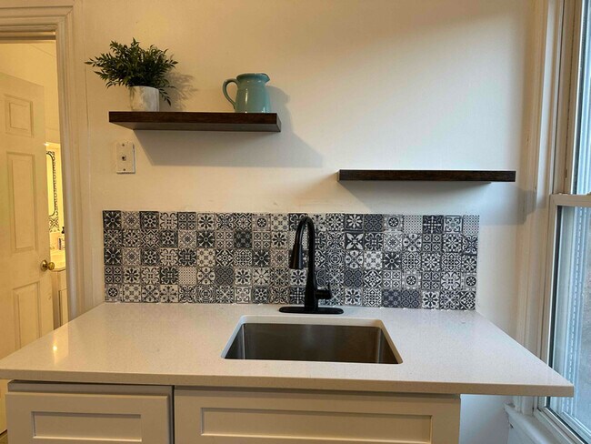 Building Photo - 16 Spaulding St