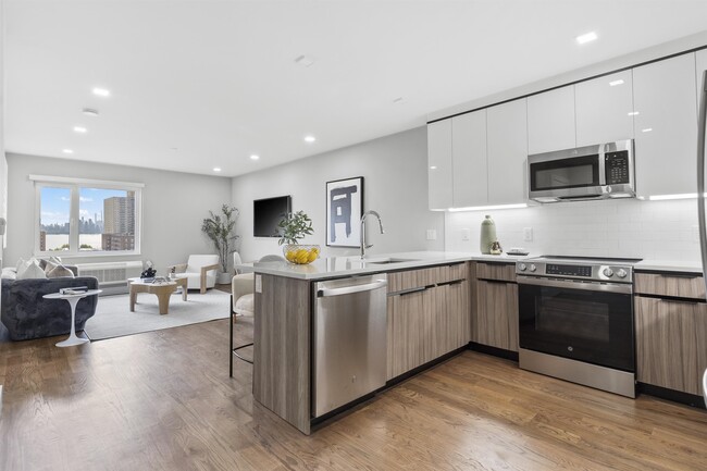 Building Photo - 60 68th St