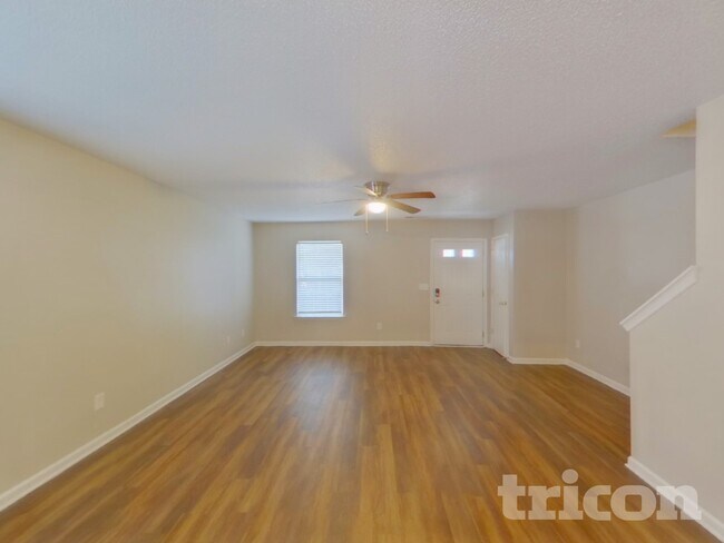 Foto del edificio - 381 Valley Heights Ln