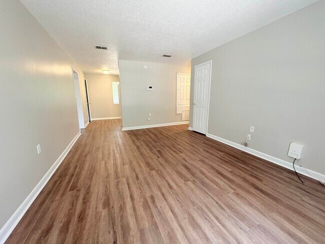 Foto del edificio - 2922 Oakwood Dr