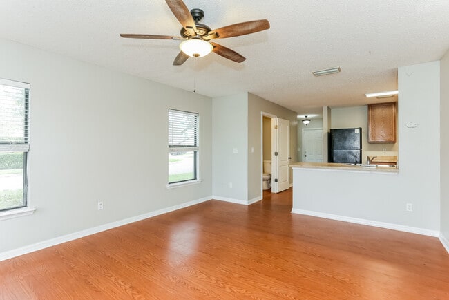 Building Photo - 4652 Playschool Dr