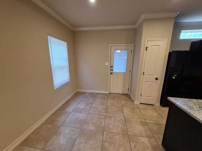 Foto del edificio - 6838 Lakeview Dr.