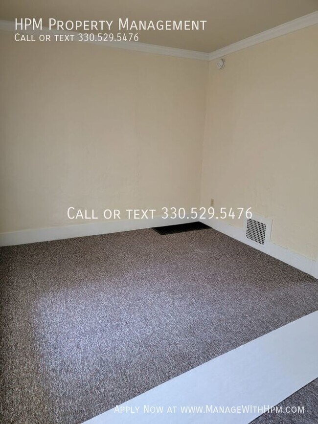 Building Photo - 2 bedroom townhouse near Akron university