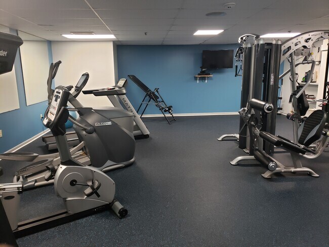 Gimnasio - 9200 Edwards Way