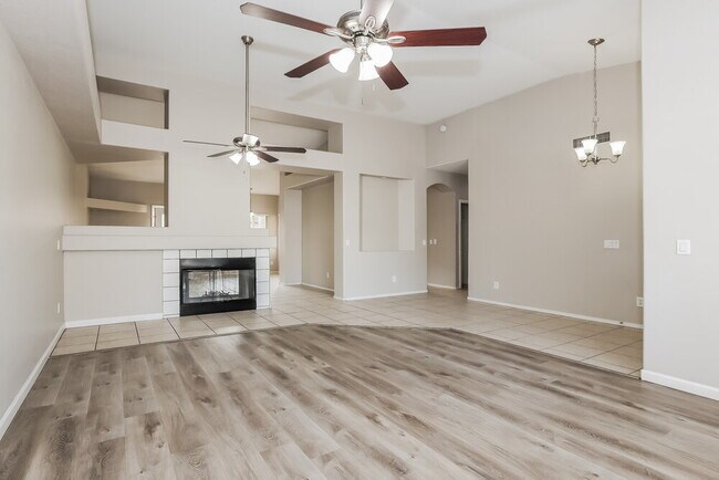 Foto del edificio - 1563 E Scott Ave